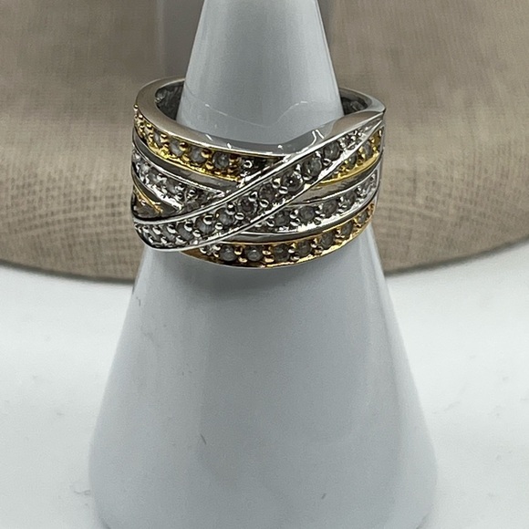 Stunning 925 Sterling Silver Two-Tone Crossover Ring – Size 5.5 - Picture 4 of 17